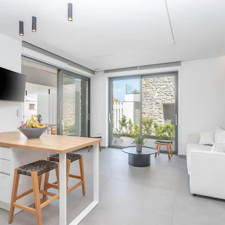 Apoikia Luxury Living Vila *
