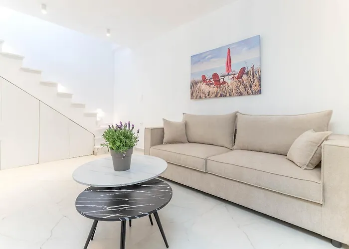 Apoikia Luxury Living